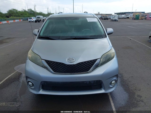 Toyota Sienna Se 8 Passenger