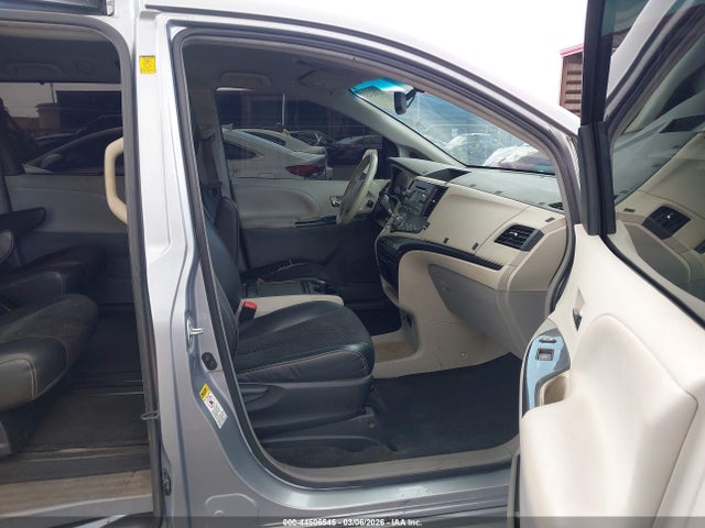 Toyota Sienna Se 8 Passenger