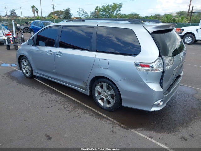 Toyota Sienna Se 8 Passenger