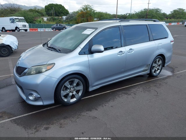 Toyota Sienna Se 8 Passenger