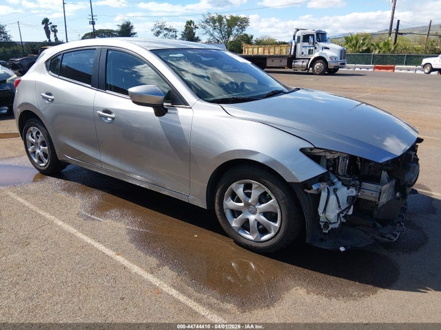 Salvage Mazda Mazda3 Image