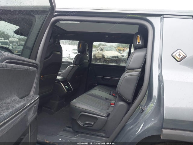 Rivian R1s
