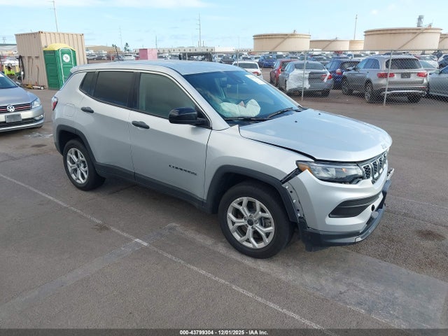 Salvage Jeep Compass Image