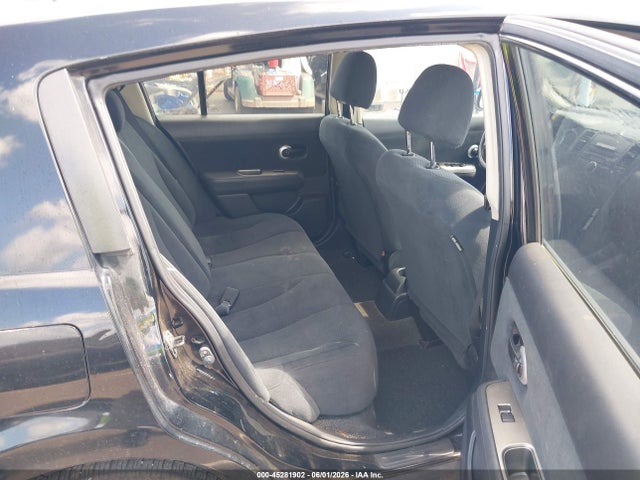 Nissan Versa 1.8s