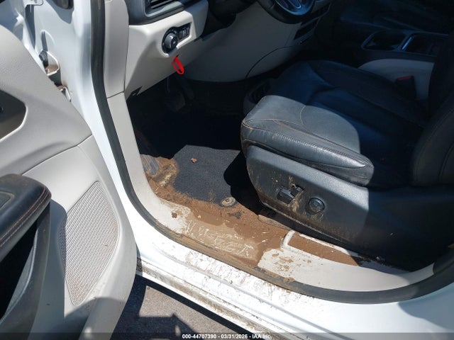 Chrysler Pacifica Touring L