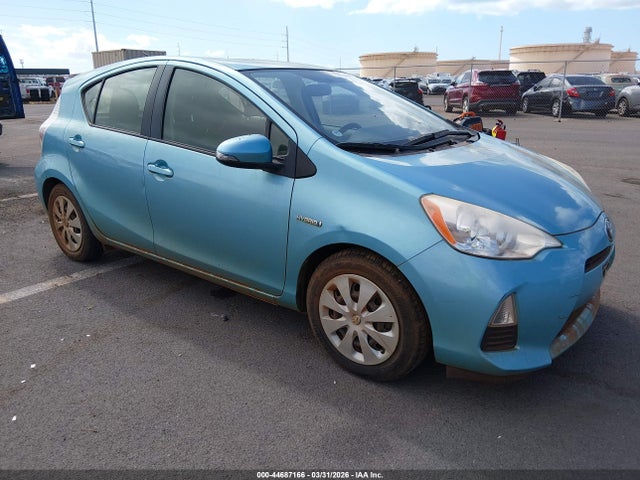 Salvage Toyota Prius c Image