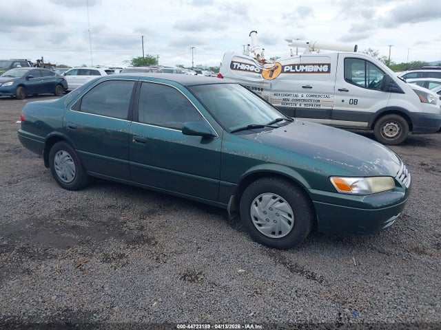 Salvage Toyota Camry Image