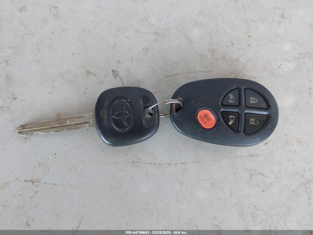 Toyota Sienna Le V6