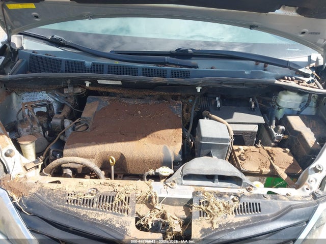 Toyota Sienna Le V6