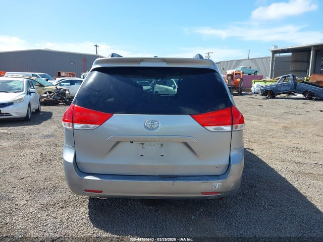 Toyota Sienna Le V6