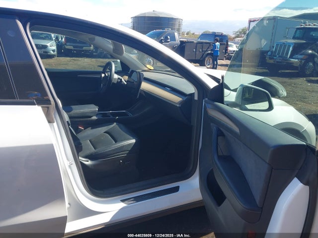 Tesla Model Y Long Range Dual Motor All-wheel Drive