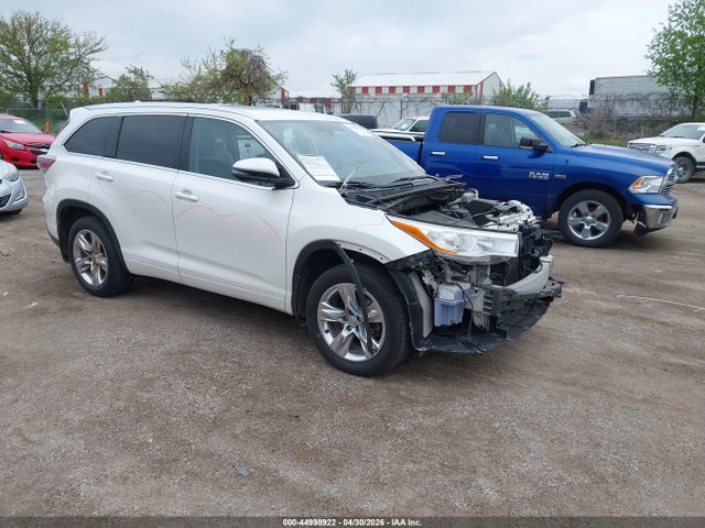 Salvage Toyota Highlander Image
