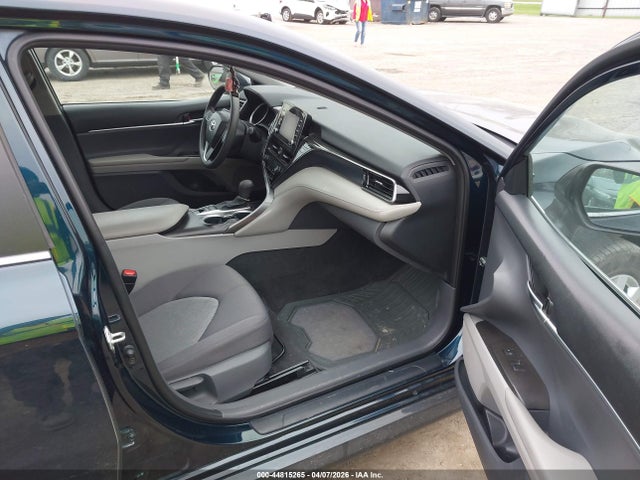 Toyota Camry Le Hybrid