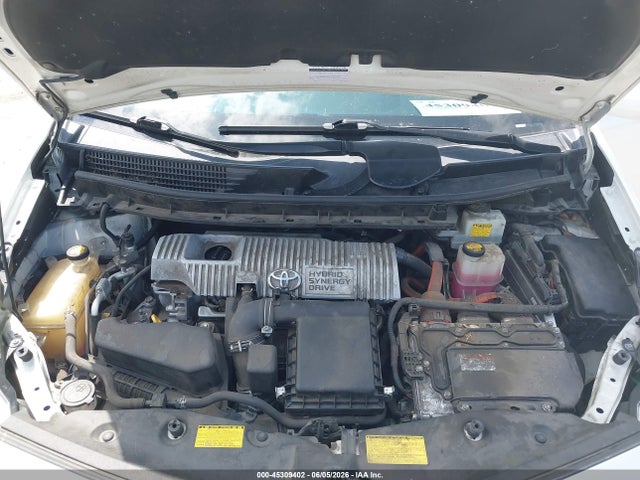 Toyota Prius v Three