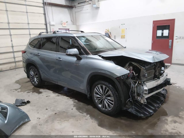 Salvage Toyota Highlander Image