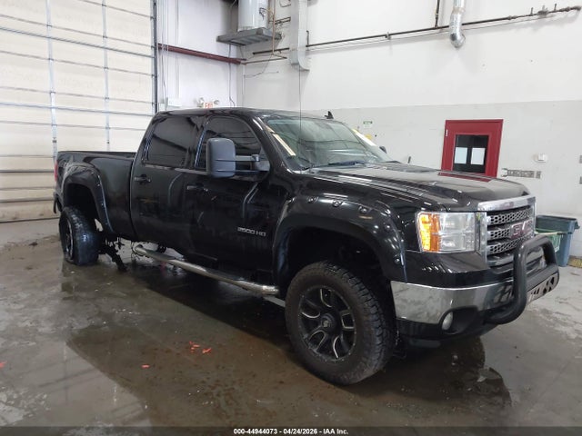 Salvage GMC Sierra 2500 Image