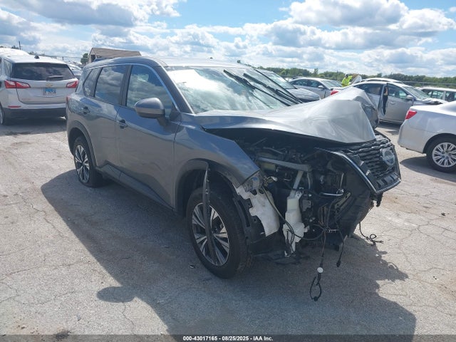 Salvage Nissan Rogue Image
