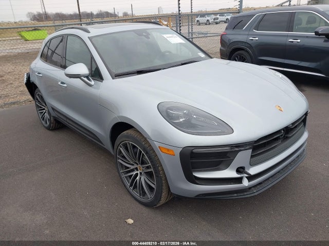 Salvage Porsche Macan Image