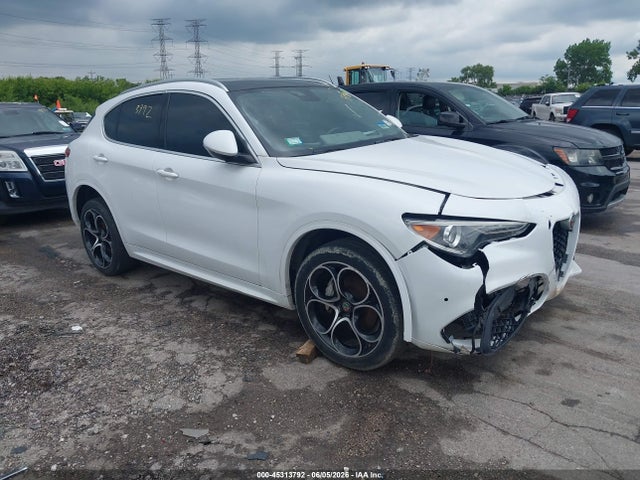 Salvage Alfa Romeo Stelvio Image