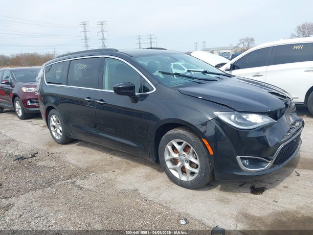 Salvage Chrysler Pacifica Image