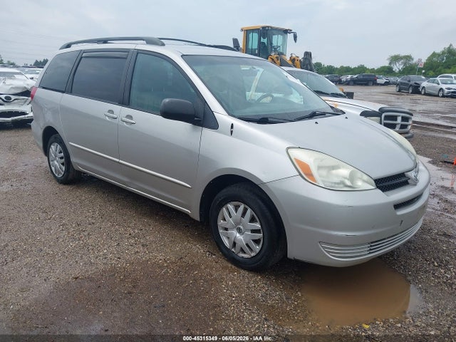 Salvage Toyota Sienna Image