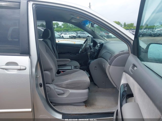 Toyota Sienna Le