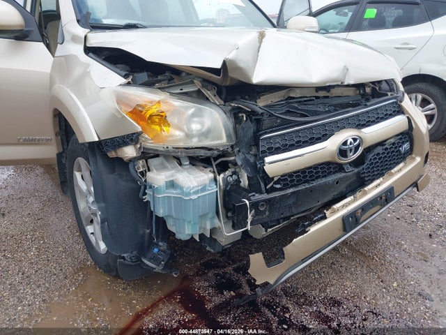 Toyota RAV4 Limited V6