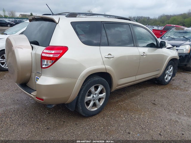 Toyota RAV4 Limited V6
