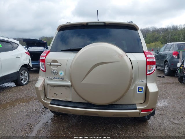 Toyota RAV4 Limited V6