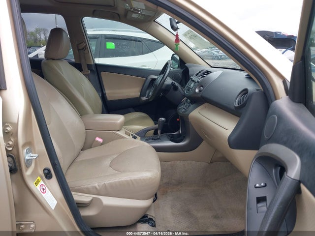 Toyota RAV4 Limited V6