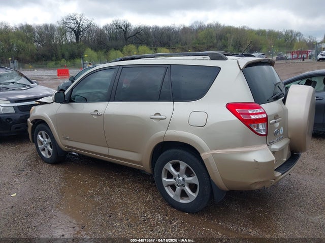 Toyota RAV4 Limited V6