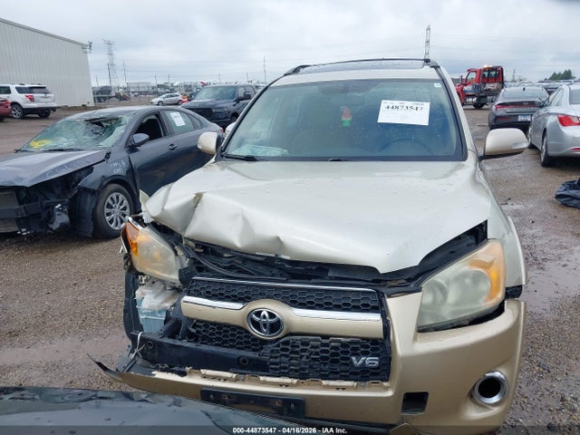 Toyota RAV4 Limited V6