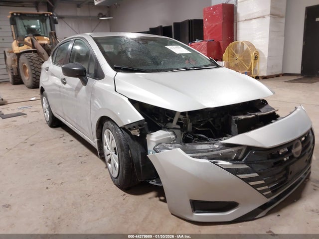 Salvage Nissan Versa Image