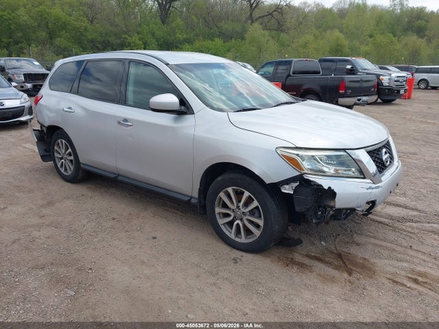 Salvage Nissan Pathfinder Image
