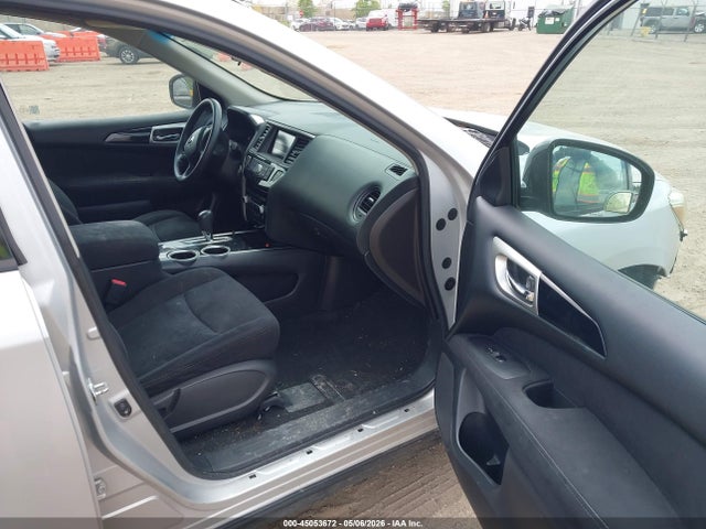 Nissan Pathfinder S