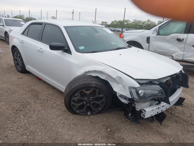 Salvage Chrysler 300 Image