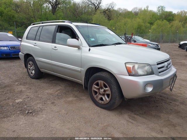 Salvage Toyota Highlander Image