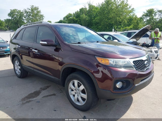 Salvage Kia Sorento Image