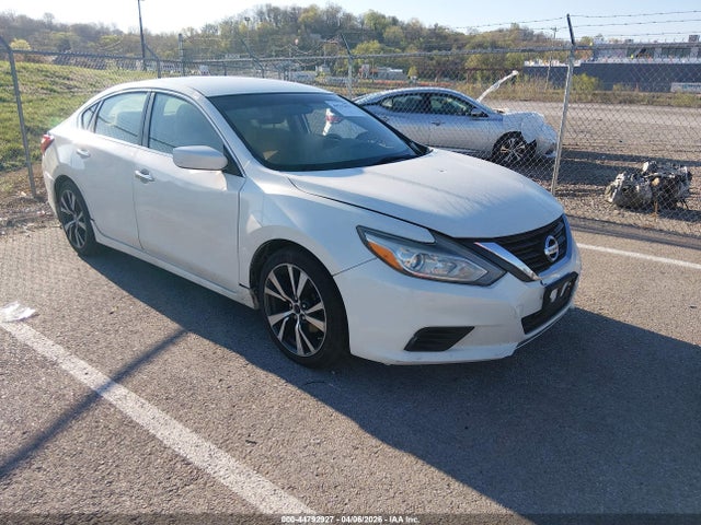 Salvage Nissan Altima Image