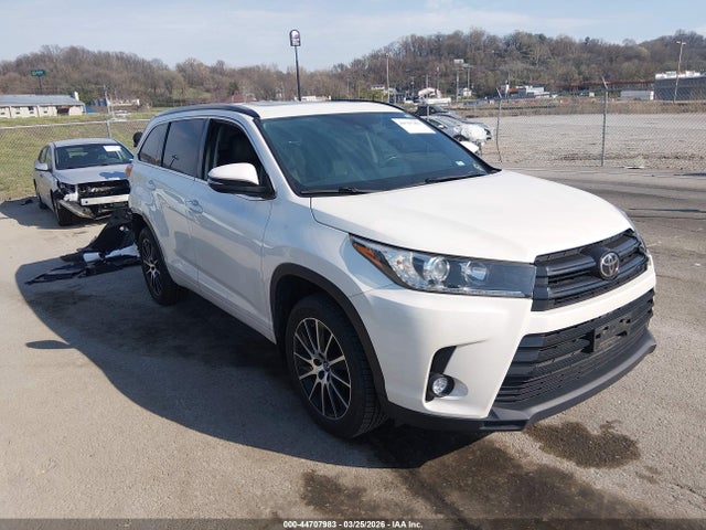 Salvage Toyota Highlander Image