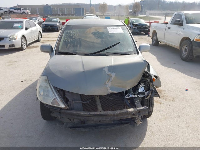 Nissan Versa 1.8s