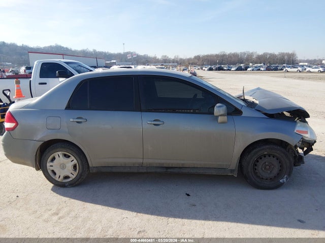 Nissan Versa 1.8s