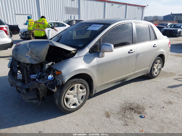 Nissan Versa 1.8s