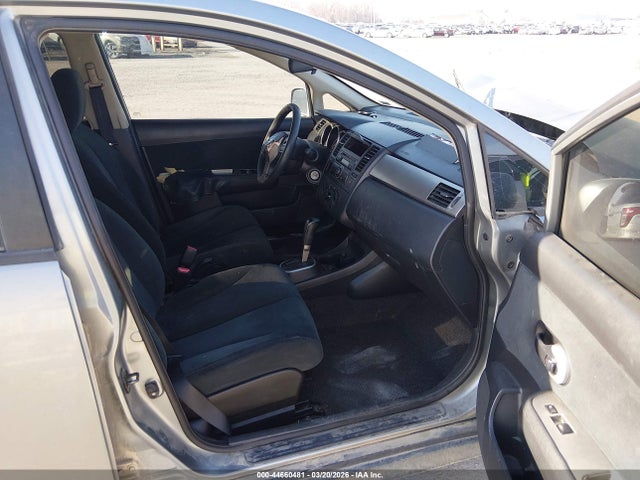 Nissan Versa 1.8s