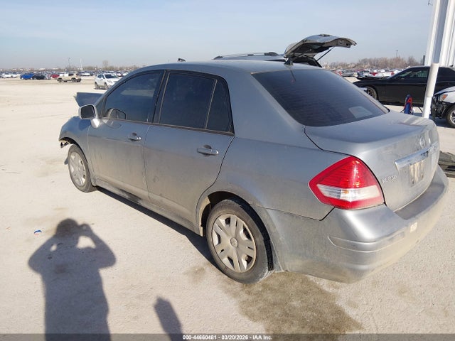 Nissan Versa 1.8s