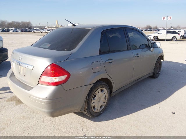 Nissan Versa 1.8s