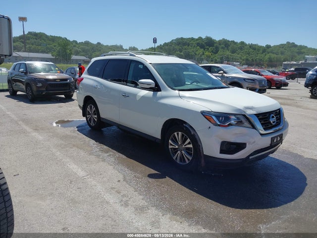 Salvage Nissan Pathfinder Image