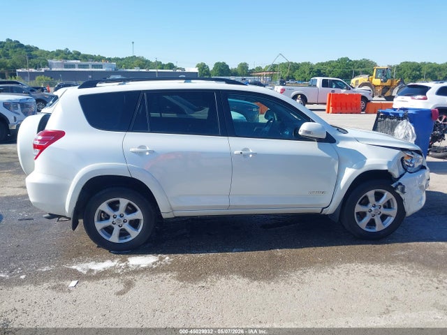 Toyota RAV4 Limited V6