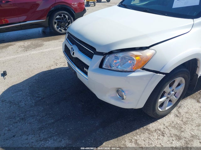 Toyota RAV4 Limited V6