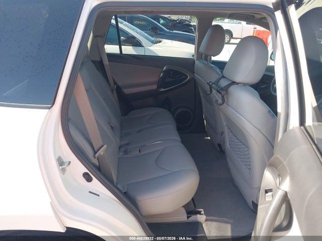 Toyota RAV4 Limited V6